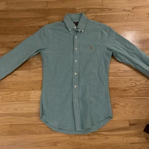 Skjorta  - Skjorta storlek S, Man