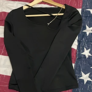 Tröja  - Har använt den 1 gång helt ny och bra skick. 