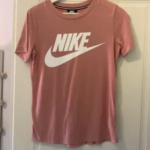 Nike T-shirt i ny skick. Storlek xs. 