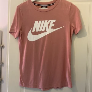 Nike t-shirt  - Nike T-shirt i ny skick. Storlek xs. 