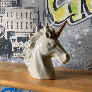 Porslins häst - En jätte cool porslins unicorn  Skriv till mig vid intresse eller för fler bilder  Endast swish
