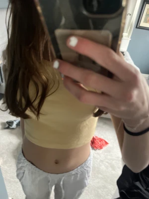 Linne - Säljer denna söta tröja från H&M då jag har en liknande jag använder mer💋👍🏽