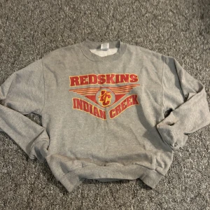 Grå hoodie - Grå hoodie mee tryck