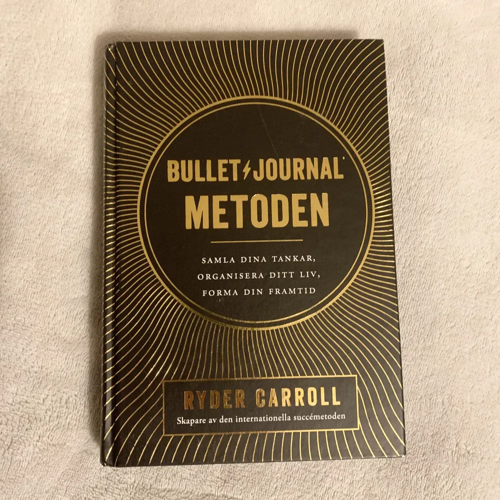 Buller journal metoden av Ryder Carrol. På svenska och ser nästan ut som ny.. Övrigt.