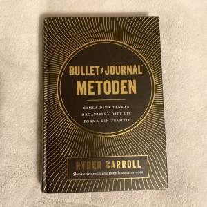 Buller journal metoden av Ryder Carrol. På svenska och ser nästan ut som ny.