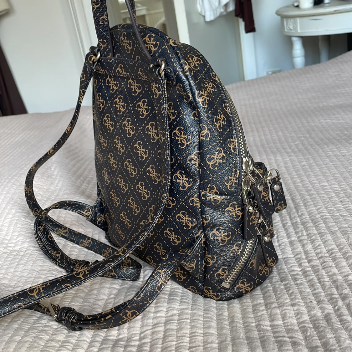 Liten guess ryggsäck - 90