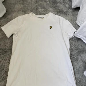 Lyle&scott T-shirt  - Lyle&scott vit T-shirt. Från kidsbrandstore. Ordinarie pris 249kr 