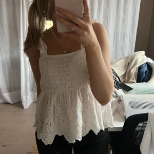 Mango blus - Säljer denna assnygga mango blus! Kan dra ner priset vid snabb affär och/eller vid köp av någonting annat i mitt flöde vilket gör det billigare!❤️