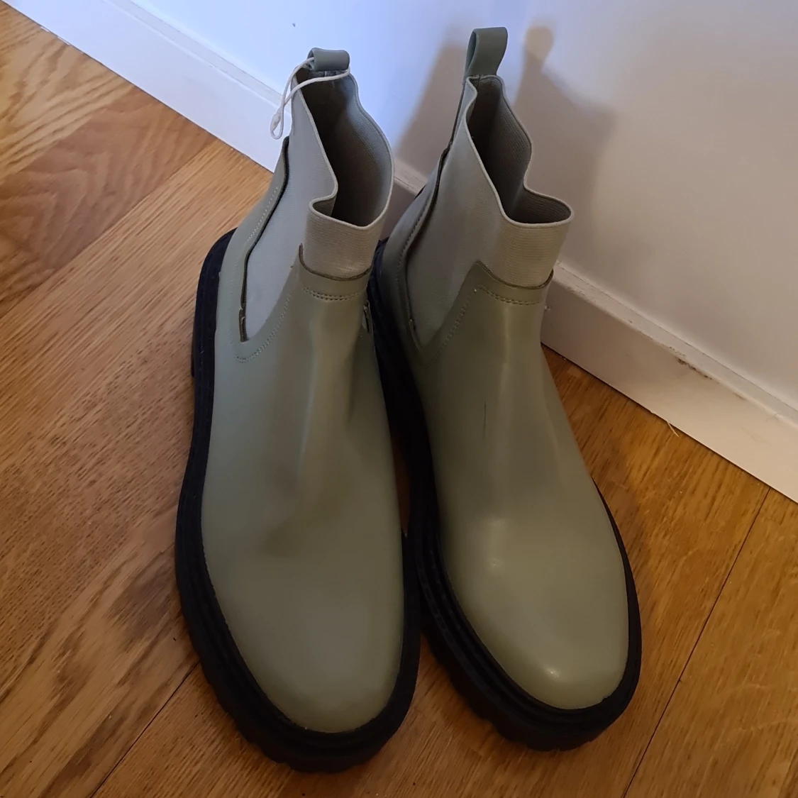 Oanvända Låga stövlar 100kr - 90