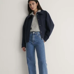 NA-KD marinblå kappa - Jätte fin marinblå kappa från NA-KD! Köpt för några år sedan men i bra skick! Storlek 36