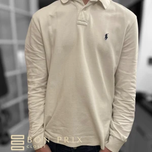 Ralph lauren piké  - Riktigt snygg långärmad piké från Ralph lauren❄️ modellen på bilden är 186 cm💫  Skriv vid fler frågor eller funderingar 🤝