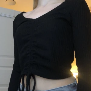 Långärmad - Fint skick, men har används mycket. Vid köp använd KÖP NU