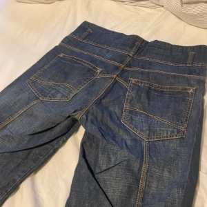 Vintage jeans - Jeans men coola sömmar som jag inte använder längre. Skriv om du har några frågor!