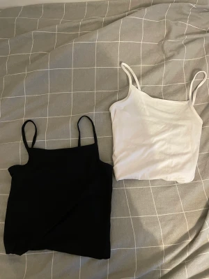 Två linnen - Två fina linnen, man köper båda för 50kr, men om man bara vill ha en av dem går det att fixa också🌟💞  Vid frågor är det bara att kontakta privat! 💘