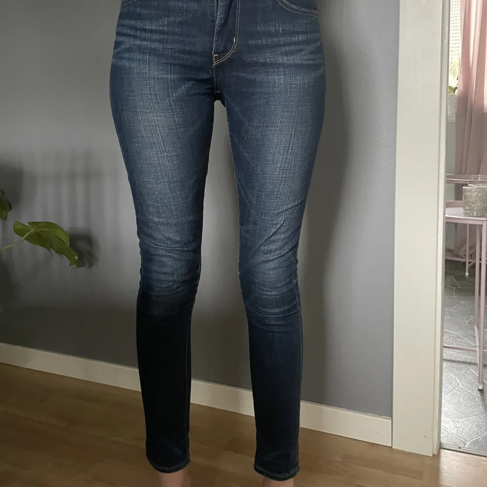 Levis jeans, väldigt fint skick. Slim fit .. Jeans & Byxor.