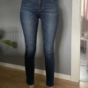 Levis jeans - Levis jeans, väldigt fint skick. Slim fit .