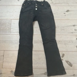Zara jeans  - Jätte snygga zara jeans som inte kommer till användning längre. Jätte fint skick.