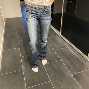 Lågmidjade jeans  - Hej! Säljer dessa superfina lågmidjade jeansen från only💕