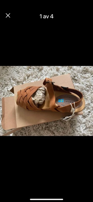 Moheda skor/sandaler  - Helt nya Moheda skor enligt färg och bild i stl 38.   Nypris 899 kr Snabb affär 250