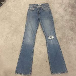 Säljer dessa jeans från Gina på grund av att jag inte använder dom, fint skick, har använt 2 gånger , nypris 500kr 