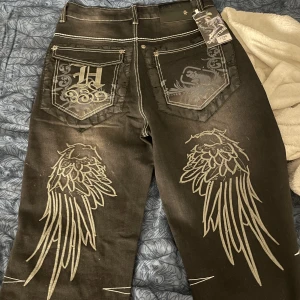 Bagge jeans - Snygga Baggy jeans som knappt är använda för de är ganska stora i storlek