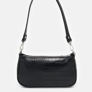 Svart baguetteväska - En snygg svart baguetteväska från ”Gina tricot” 🖤använd endast några gånger. 