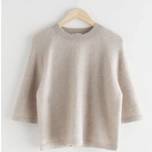 Stickad tröja - Säljer tröjan då den knappt används länge😇