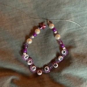 Friendship bracelet - Friendship bracelet  Låt/album: speak now  1st 40kr eller 3st 100kr