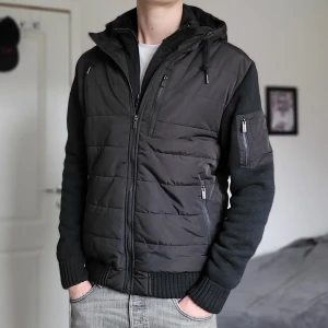 Vinter cardigan - Helt ny cardigan perfekt inför vintern! Dubbelfodrad och extremt varm! Passar mig som är 185!