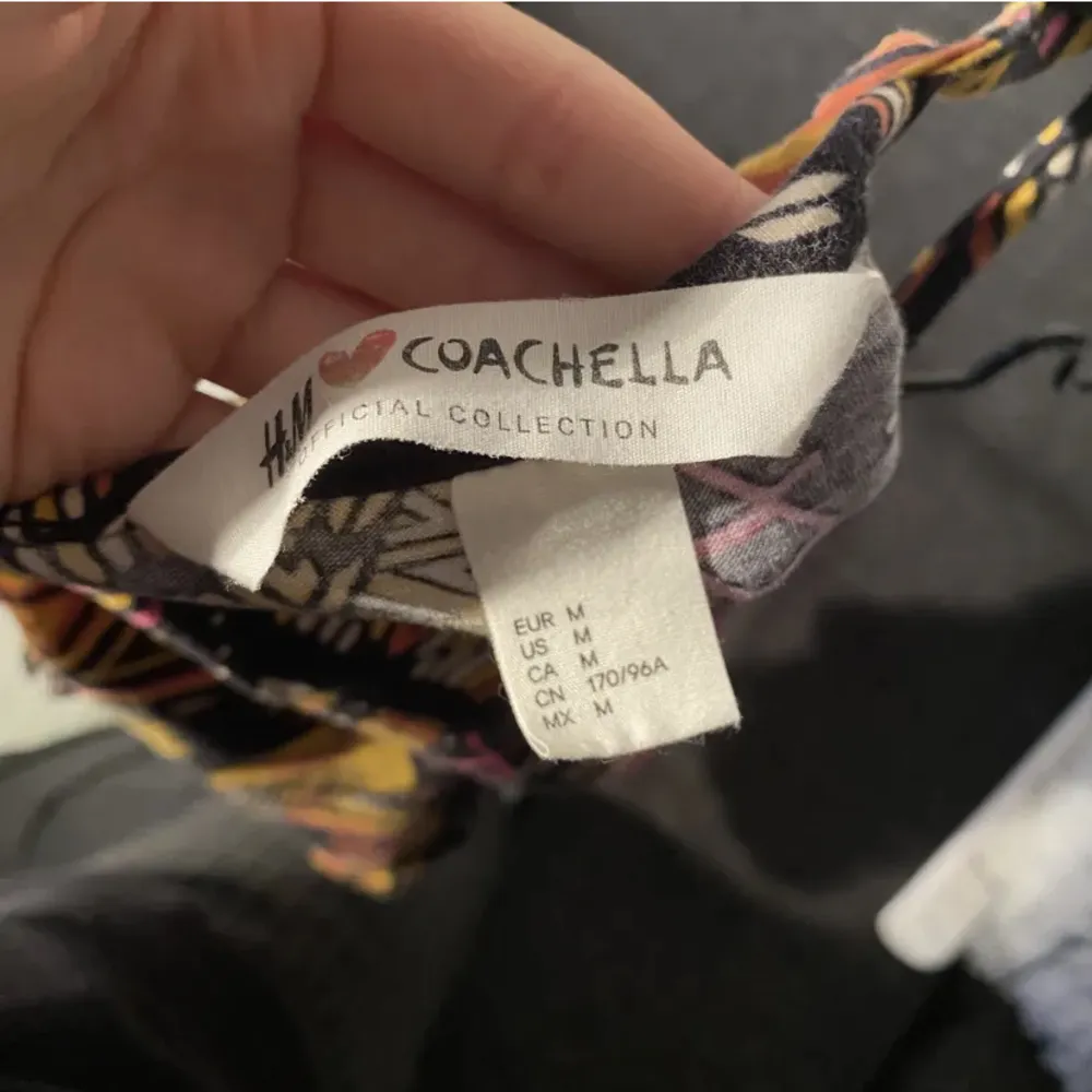 H&M x Coachella official collection. Coo topp. Passar mig som är s. Just nu fri frakt!!!. Toppar.
