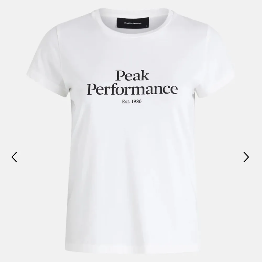 T-shirt från PeakPerformance använd 2 gånger. Nypris 400kr. T-shirts.