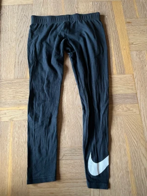 Byxor  - Svarta tunna träningsbyxor 