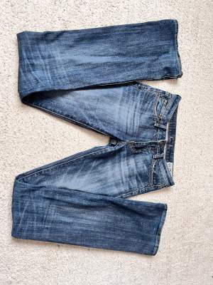 Såå snygga jeans! 💕är tyvär för små för mig så kommer inte till användning. Använd inte köp nu 