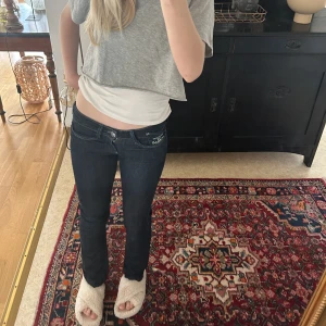 Lågmidjade jeans  - Då lägger jag ut dessa jeans igen för de blev Kaos föra gången. Men jätte snygga lågmidjade jeans som tyvärr inte passar mig längre💕
