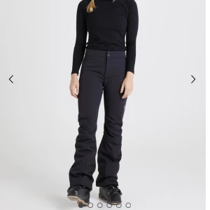 Skidbyxor Peak Performance  - Säljer mina skidbyxor som är i väldigt bra skick, som nya. Använd endast 2/3 gånger. Nypris 3000kr