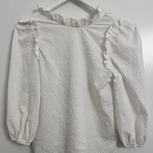 Bluse  - En fin vit bluse. 