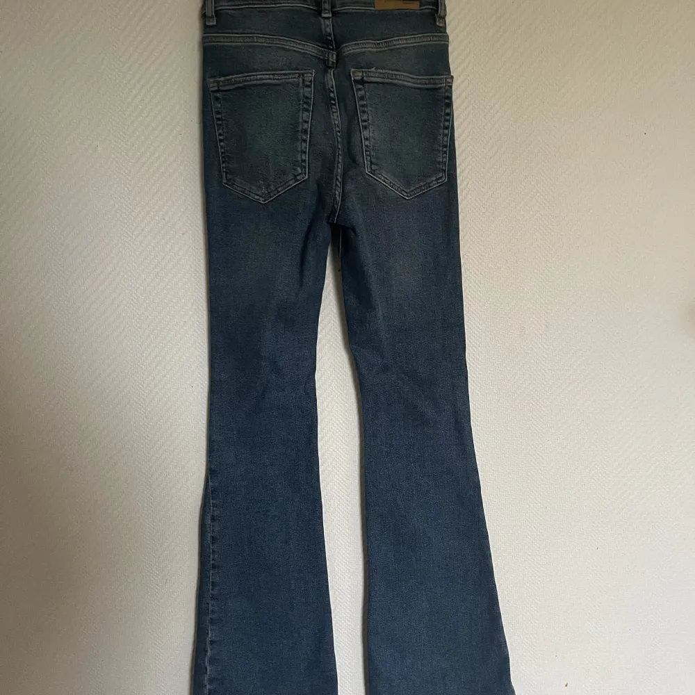 Bootcut jeans från Gina, fint skick och bra jeans, pris kan diskuteras . Jeans & Byxor.