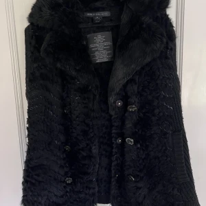 Pälsväst Marc by Marc Jacobs - Ganska sliten! Därav priset. Äkta päls. Med fickor.