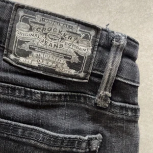 Bootcut jeans - Säljer mina tvär snygga lågmidjade och bootcut crocker jeans💋 säljer pga att de tyvärr är för små för mig!