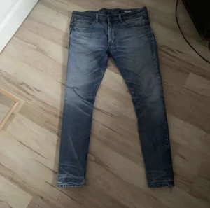 Replay anbass - Tjena, säljer dessa svin snygga replay jeans. 10/10 skick! Passar perfekt till hösten. Hör av dig vid fundering!. Mvh