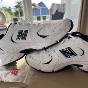 New balance 530 - Använd skorna 1 gång och säljer skorna därför att dom är för små för mig!  Dom är jättesköna och super snygga!  Köparen står för frakten 🌸🌸