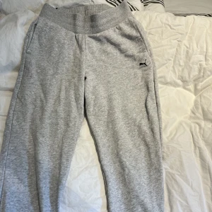 Puma byxor  - Jätte sköna mjukis byxor som dock är förstora för mig ); 💗