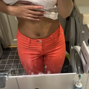 Skinny jeans - Skinny jeans i färgen röd❤️ser ut som nya köpte dom från cubus💕innebensmått är 74🌸 pris kan diskuteras☀️