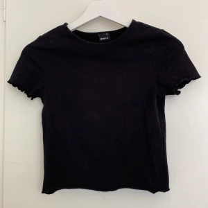 Ginatrico topp - Svart ginatrico croptop.
