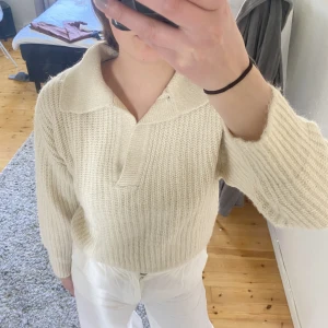 Tröja - Säljer en superfin stickad tröja från bikbok, storlek XS Knappt änvänts✨ Säljer för 100kr