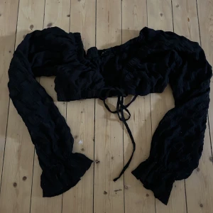 Svart långärmad topp! - Svart långärmad topp i strl 38. 