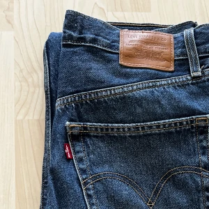 Nya Levis jeans - Fina jeans från Levis. Använda en gång.  High Loose Storlek 27 (S/M) bvsa