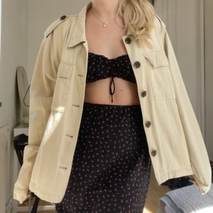 Jeansjacka - Snygg jacka från neo noir. Frakt tillkommer och betalning sker via swish 🥰