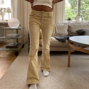 Världens finaste jeans😍❤️‍🔥 - Sååå fina gula lowwaist jeans!!!🙏🏻❤️