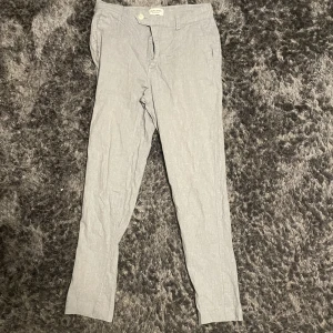Linnebyxor  - Linnebyxor från Jack and Jones som nya  Pris kan diskuteras vid snabb affär 